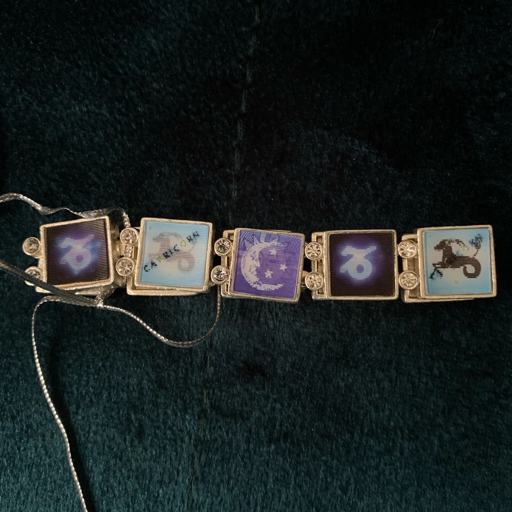 Vintage Holographic Capricorn Zodiac bracelet NWT - Picture 4 of 13